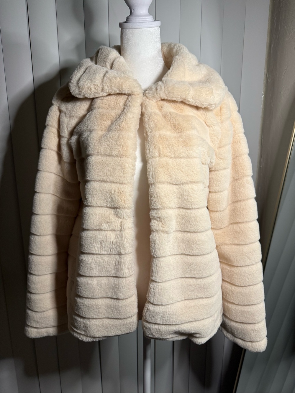 Forever 21  Faux Fur Jacket in Cream